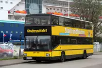 Der ehemaliger BVG-Doppelstockbus steht als Rostock City Tour f�r Rundfahrten ab Warnem�nde bereit.12.05.2013