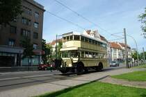 Der B�ssing D2 war an diesem erstem Wochenende nach seiner Komplettrestaurierung sehr zuverl�ssig f�r die Fans unterwegs, hier in Pankow Kirche. (20.05.07)