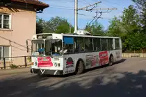 Dieser ZIU 9 Trolley Bus stand am 5.5.2013 in der bulgarischen Stadt Pernik
im Liniendienst.