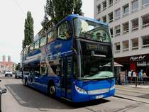 Mnchener-Stadtrundfahrten von GrayLine kutschieren Touristen durch das Stadtgebiet; 130607