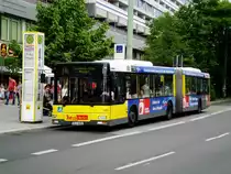 MAN Niederflurbus 2. Generation auf der Linie TXL nach Flughafen Tegel an der Haltestelle Mitte Spandauer Strae/Marienkirche.(15.6.2013) 