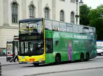 MAN Lion's City DD (Doppelstock) auf der Linie 200 nach S+U Bahnhof Zoologischer Garten an der Haltestelle Mitte Staatsoper.(15.6.2013) 