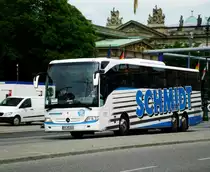 Mercedes-Benz O 580 (Travego) an der Haltestelle Mitte Spandauer Staatsoper.(15.6.2013) 
