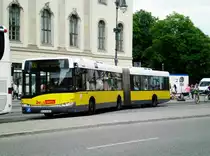 Solaris Urbino auf der Linie TXL nach Flughafen Tegel an der Haltestelle Mitte Staatsoper.(15.6.2013) 
