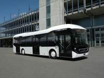 Am 22.06.2013. findet im Depot Hslimatt ein Tag der offenen Tr unter dem Titel BLT Power Day statt. Da wird auch dieser neue Hybrid Bus von Volvo ausgestellt. Die Aufnahme stammt vom 21.06.2013.