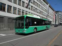 Mercedes Citaro mit der Betriebsnummer 801 auf der Linie 33 kurz vor der Haltestelle Schifflnde. Die Aufnahme stammt vom 16.06.2013.