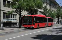 Mercedes Citaro mit der Betriebsnummer 841 auf der Linie 17 in der Bundesgasse. Die Aufnahme stammt vom 17.06.2013.