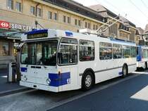 tl - FBW Trolleybus Nr.743 unterwegs auf der Durchgangsstrasse vor dem SBB Bahnhof in Lausanne am 05.04.2008