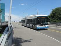 VBZ Nr. 171 (SwTr4) am 7.6.2013 kurz vor dem Hardplatz.