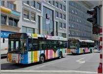 (ZU 4452) Gleich zwei Heuliez Busse verlassen den Busbahnhof am Bahnhof in Luxemburg.  17.06.2013