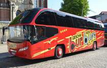 Neoplan Cityliner vor dem Hamburger Michel gesehen am 10.05.2013.