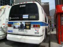 Ein GMC-RTS (Rapid Transit Series)von hinten auf M50 an der South Ferry Station. Aufgenommen am 08.04.08