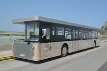 Le Passeur ein Shuttelbus verkehrt vom Gro�parkplatz La Caserne/Frankreich  zum Mont-Saint-Michel. Es ist ein Zweirichtungs –Fahrzeug. Dieser Bus braucht nicht zu wenden. Gesehen am 31.05.2013.Technische Daten des Doppelkopf-Pendelbusses:
Modellbezeichnung Cobus DES,Motor Cummins ISB6.7EV,Motorleistung 146 kW,Getriebe Allison Serie 2100 mit Wendegetriebe, Radstand 5.770 mm,L�nge 14.500 mm,Breite 2.700 mm, H�he 2.980 mm, Max. Achslast je Achse 10.350 kg, Sitzpl�tze Max.18, Stehpl�tze Max. 80

