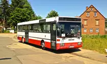 Dieser Mercedes-Benz O 407 von Bandner und Sohn aus N�nschweiler stand am 20.06.2013 in Katzweiler. Der Bus befindet sich in einem guten Zustand und hat ein 6-Gang-Schaltgetriebe.