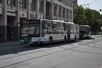 P-AV 983 als 695 nach Bahnhof Pirscheide am Platz der Einheit. Aufgenommen 08.07.2013