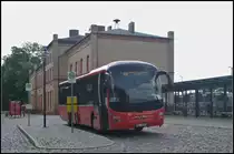 MAN Lion's Regio der Busverkehr M�rkisch Oberland (BMO), ein Unternehmen der Deutsche Bahn, am Bahnhof M�ncheberg (Mark) auf der Linie 939 nach M�ncheberg Stadt (09.07.2013). Im Hintergrund das nicht mehr genutzte Bahnhofsgeb�ude.