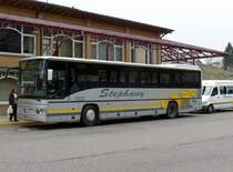 (B 1249) Ein Mercedes Bus der Firma Stephany wartet auf die Fahrg�ste vor dem Bahnhof in Troisvierges. 23.04.08