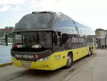 Neoplan Starliner von Stern Reisen im Hafen von Bergen (25.06.2013)
