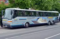 Ein BOVA Reisebus bringt Turisten vom Rathaus Papenburg zur Besichtigung der Meyerwerft am 18.05.2013. 