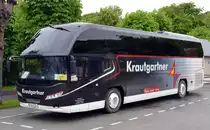 Ein Neoplan  Cityliner EEV aus �stereich in Etretat/Frankreich am 28.05.2013.