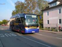 SETRA hat soeben die BUS-Spur verlassen und steuert seinem Ziel entgegen; 080424