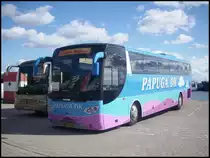 Scania OmniExpress von Papuga aus D�nemark im Stadthafen Sassnitz am 23.09.2012