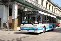 YUTONG Linienbus mit der Betriebsnummer 5264 in Havanna. Die Aufnahme stammt vom 12.07.2013.