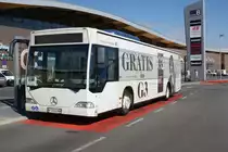 Mercedes Citaro der Verkehrsbetriebe Gschwindl im Vollbranding - 31.07.2013 vor dem G3 Shopping Resort - Seyring/N�