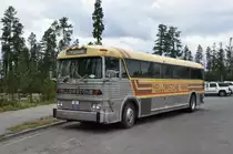 Xanterra, Gardiner (Montana). MCI MC5B (Nr.501) in Lower Falls, Yellowstone National Park, Wyoming. (28.7.2013)