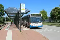 Rostock RSAG Buslinie 28 (Mercedes-Benz O 405N 202) S�dstadt, S�dring, Endstelle Mensa (Ausstieg) am 16. Juli 2013. 