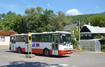 Karosa B732.1654-Stadtbus (SAD Zvolen AG, Zweigstelle �arnovica; ZH-902AM, Bj. 1990) abgestellt auf Haltestelle Nov� Baňa, Ban�cke n�mestie/K�nigsberg a.d. Gran, Grubenplatz (Zentralbushaltestelle f�r Stadtzentrum K�nigsbergs); 11.08.2013