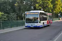 P-AV 529 (Depot Stahnsdorf) nach S-Bahnhof Teltow Stadt. Aufgenommen an der Schleuse in Kleinmachnow. Aufgenommen am 15.08.2013