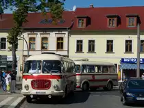Skoda-Bus mit Anh�nger: Skoda 706 RTO Baujahr 1963 mit polnischem Anh�nger P01E (BJ 1971, Personenbef�rderung nicht mehr zul�ssig) - 1963 bis 1981 im Einsatz in Frankfurt (Oder) (?), heute als Oldtimer der Barnimer Busgesellschaft mbH. Strausberg, anl�sslich des Festes  120 Jahre Strausberger Eisenbahn , 17.8.2013