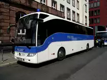 Mercedes Benz Bundespolizei Tourismo am 17.08.13 in Frankfurt am Main