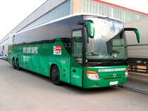 Setra-S417GT-HD; Mannschaftsbus SK-Rapid, vor dem Fill-Metallbaustadion in Ried i.I.; (man beachte das Nummernschild);080426