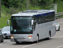 Setra 415 GT HD pr�s de Prattlen (printemps 2013)
