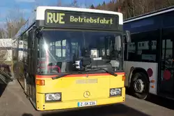 Schwarzenberg: Mercedes-Benz O 405 N (in der Lackierung der PostAuto Schweiz AG) der Firma Reisedienst Gerhart Kaiser GmbH aus Zwickau (im Auftrag der RVE - Regionalverkehr Erzgebirge GmbH).