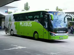 Setra S 516 HD von Flxbus / GradLiner, 'Flix auf die Piste', am ZOB -Berlin im August 2017.