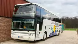 Ein Van Hool Altano T117 von Busreisen Hans Kröber auf dem Betriebshof.