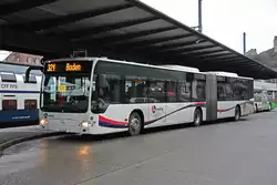 Mercedes Citaro 61, auf der Linie 321, bedient am 25.01.2023 die Haltestelle beim Bahnhof Baden.