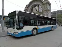 Mercedes Citaro 561, auf der Linie 19, wartet am 04.05.2010 beim Bahnhof Luzern.