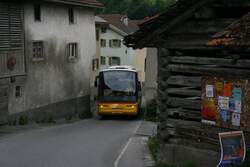 PU Mark, Andeer, GR 760 (Neoplan N313�, 2003) am 9.6.2007 im Dorf Zillis, auf der R�ckfahrt von Wergenstein.