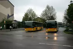 In Breitenbach kreuzen sich die PostAuto-Linien von Zwingen nach Erschwil und von Laufen nach Nunningen.