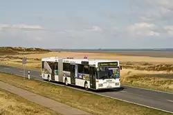 Zwischen Rantum und H�rnum rollte der NF-DA 301 in der Sylter D�nenlandschaft, hier im Hintergrund ist das Wattenmeer und der �stliche Teil der Insel Sylt zusehen.
