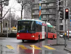 VB Biel - NAW Trolleybus Nr.87 unterwegs auf der Linie 1 beim Kreuzplatz am 15.02.2011  