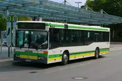 Mercedes O405N der Fritz Pieper KG aus Herford am Bahnhof Herford als Linie 646 nach B�nde.