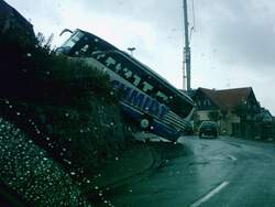 Ein K�ssbohrer Setra S411HD mal etwas anders geparkt.