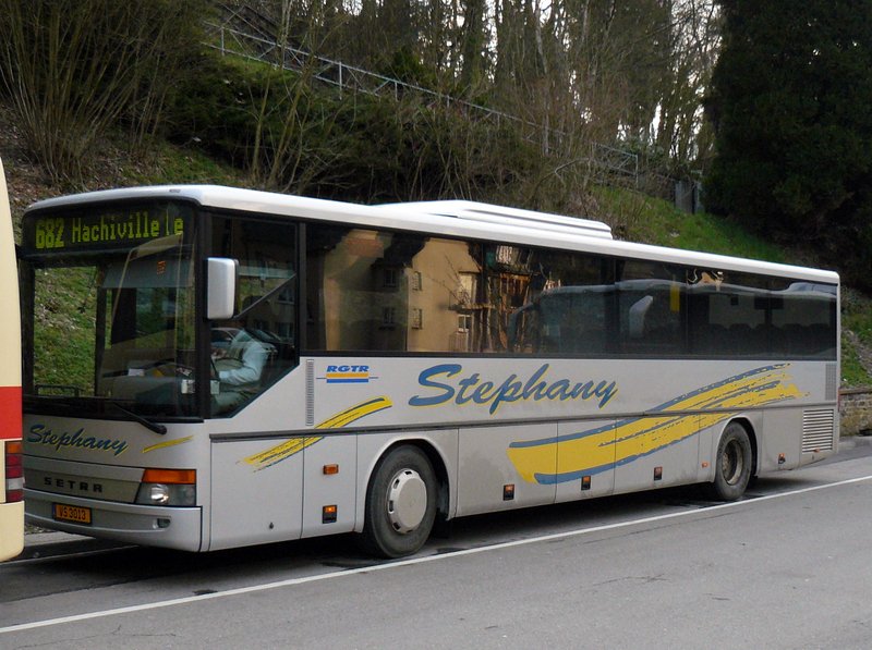 (VS 3013) Dieser Setra Bus der Firma Stephany aus Troisvierges stand gestern Abend in Clervaux. 15.04.08