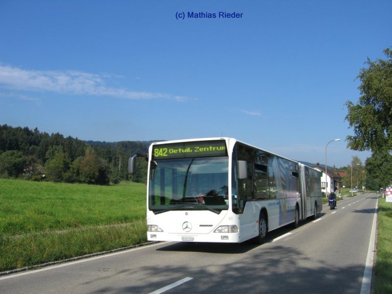VZO-Citaro Nr. 61 mit Zrcher Oberlnder Werbung in Oetwil am See am 23. Sept 07