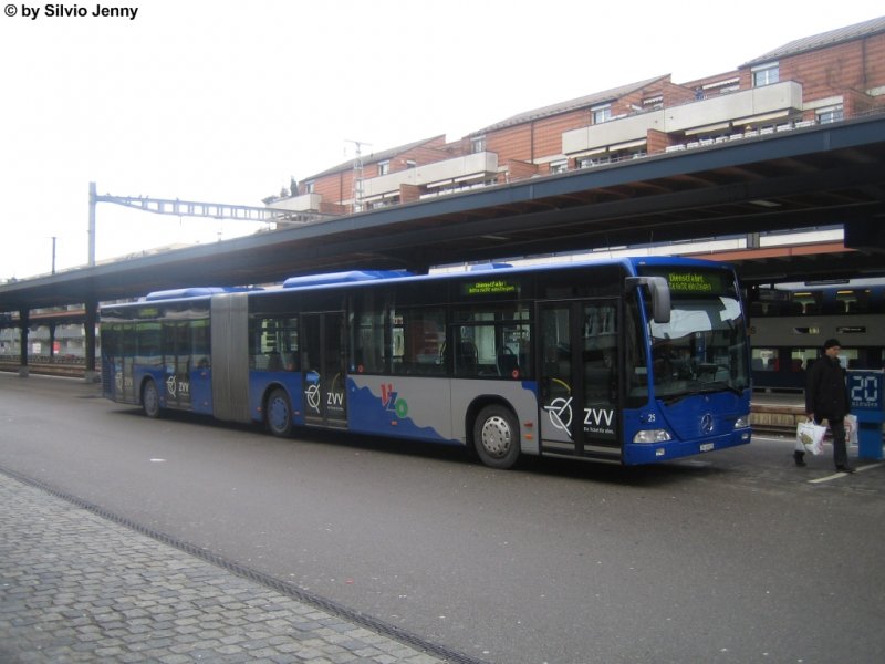 VZO Mercedes Citaro Nr. 25 am 24.1.09 beim Bahnhof Uster in der Pause.